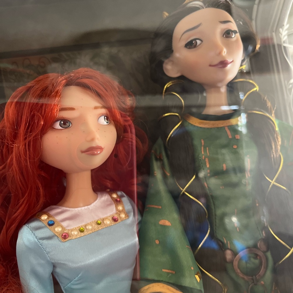 Disney Store Exclusive Brave Merida & Queen Elinor Collector Dolls Le